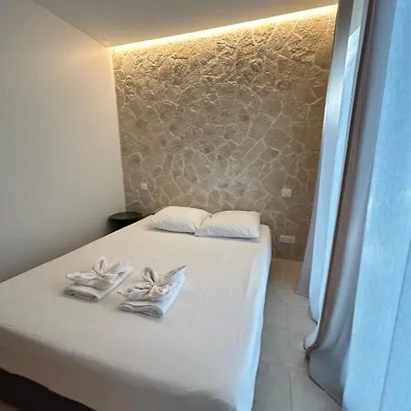 Garden Spot Chic Stay, Jacuzzi, Bbq & Parking * 滨海卡涅