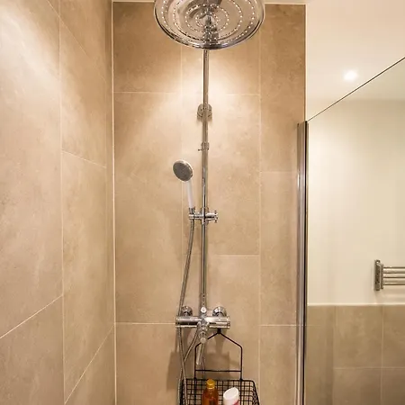 Garden Spot Chic Stay, Jacuzzi, Bbq & Parking 公寓