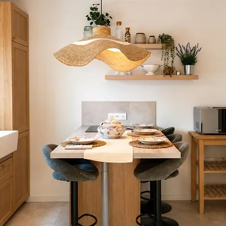 Garden Spot Chic Stay, Jacuzzi, Bbq & Parking