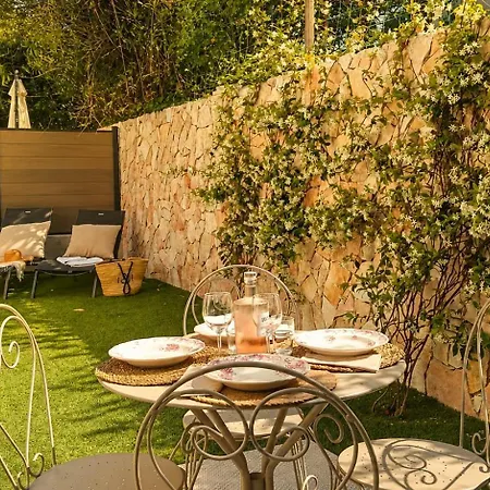 Garden Spot Chic Stay, Jacuzzi, Bbq & Parking Daire